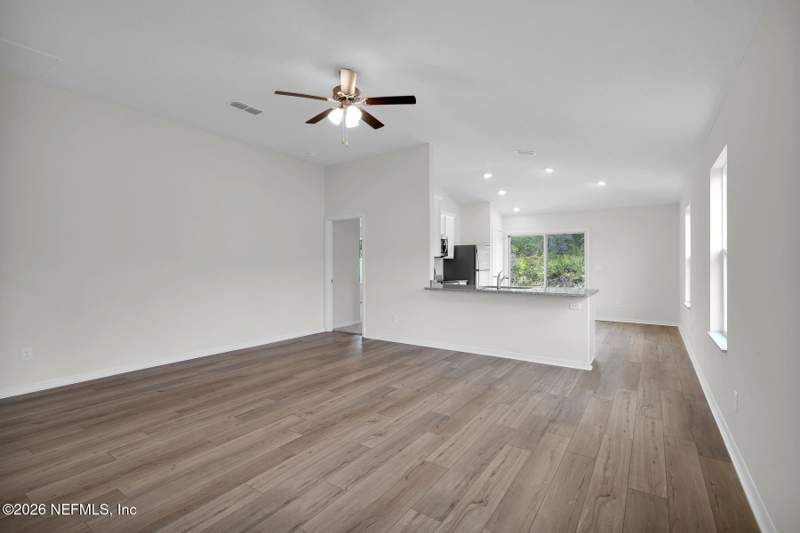 3 bedroom Single Family Residence at 7668 Recon Drive, **verifying Subd**, Jacksonville — photo 4