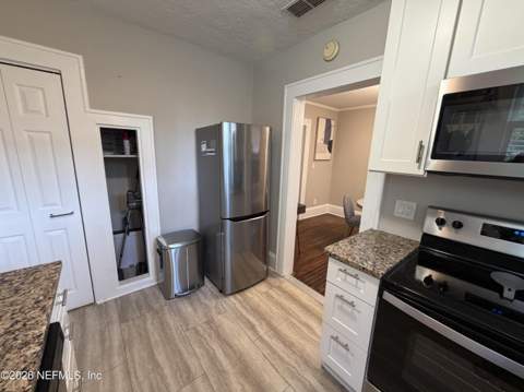 1444 Wolfe Street, Jacksonville FL - photo 12 of 24