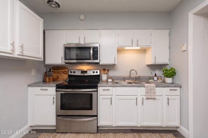 4 bedroom Single Family Residence at 2255 W 13th Street, East Grand Park, Jacksonville — photo 3