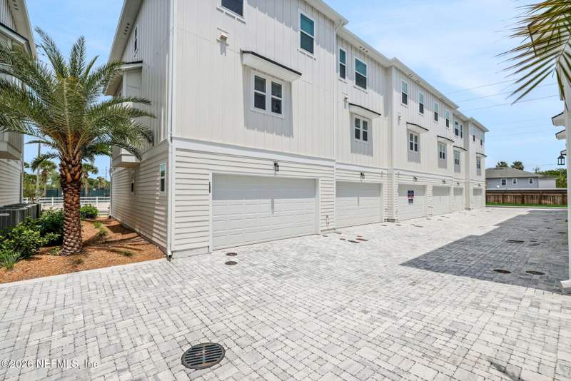 3 bedroom Townhouse at 1035 1st Avenue, North Beach, Jacksonville Beach — photo 2