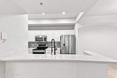 10075 Gate Parkway #103, Jacksonville FL - photo 10 of 35