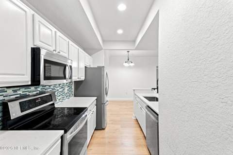 10075 Gate Parkway #103, Jacksonville FL - photo 13 of 35