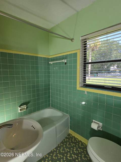 1103 Palm Circle, Jacksonville Beach FL - photo 13 of 32