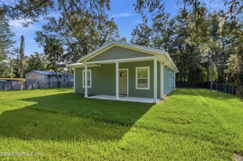 3325 S Palm Avenue, Palatka FL - photo 6 of 40