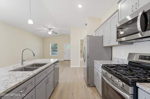 3325 S Palm Avenue, Palatka FL - photo 17 of 40