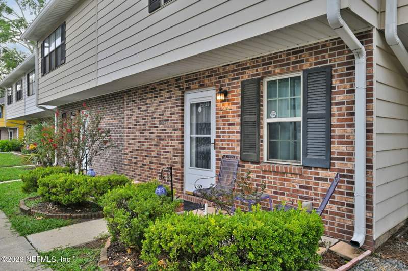 2 bedroom Townhouse at 904 Kettering Way, Olde Concord Village, Orange Park — photo 1
