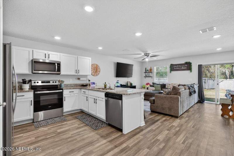 4 bedroom Single Family Residence at 553 Lissie Court, Leaning Oaks, Macclenny — photo 3
