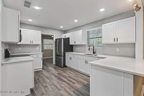 6317 Harlow Boulevard, Jacksonville FL - photo 13 of 42
