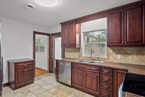 2003 Laurel Street, Palatka FL - photo 11 of 36