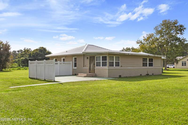 3 bedroom Single Family Residence at 309 E River Road, Metes & Bounds, East Palatka — photo 2