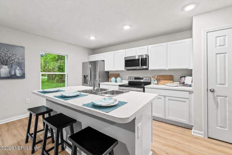 3 bedroom Single Family Residence at 9317 Dolphin Court, Kings, Sanderson — photo 3