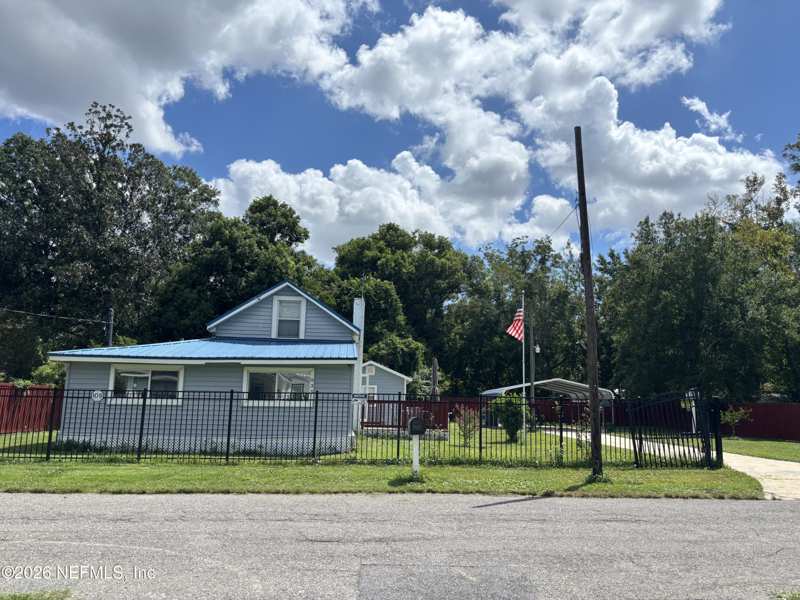 2 bedroom Single Family Residence at 833 & 0 W Palm Avenue, Harveys Addition, Jacksonville — photo 1
