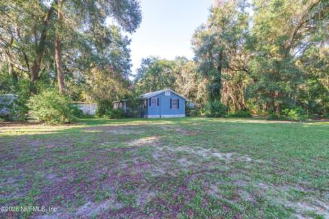 210 Pine Avenue, Pomona Park FL - photo 6 of 36