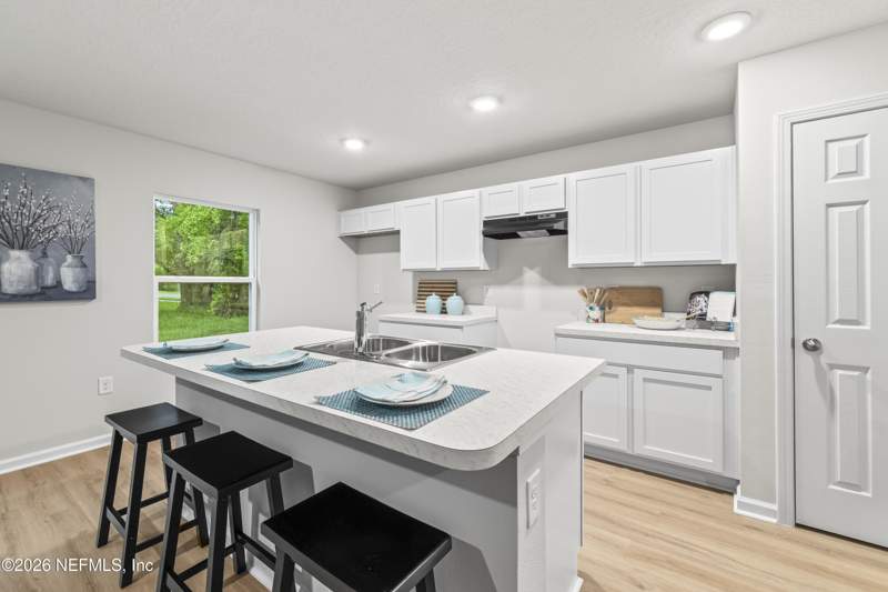 3 bedroom Single Family Residence at 9305 Dolphin Court, Kings, Sanderson — photo 5