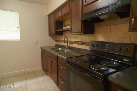 3024 Dalehurst Drive, Jacksonville FL - photo 7 of 51