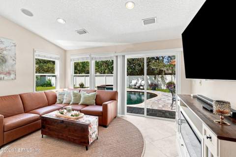 1407 Rivergate Drive, Jacksonville FL - photo 19 of 47