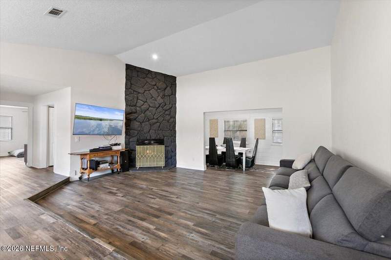 3 bedroom Single Family Residence at 4321 Whispering Inlet Drive, Whispering Inlet, Jacksonville — photo 4