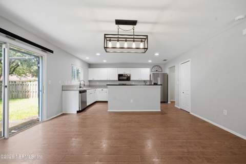 11756 Silver Hill Drive, Jacksonville FL - photo 10 of 24