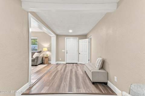 517 Nightingale Road, Jacksonville FL - photo 7 of 33