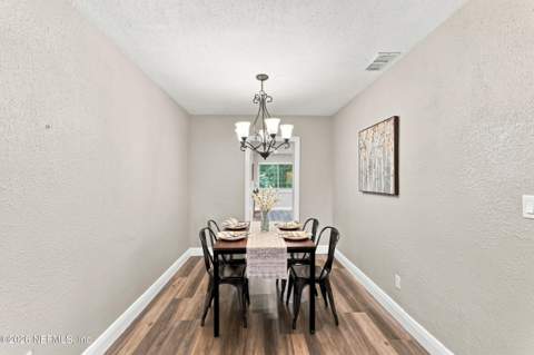 517 Nightingale Road, Jacksonville FL - photo 9 of 33