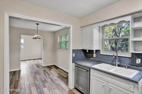 4054 Sabel Drive, Jacksonville FL - photo 18 of 48