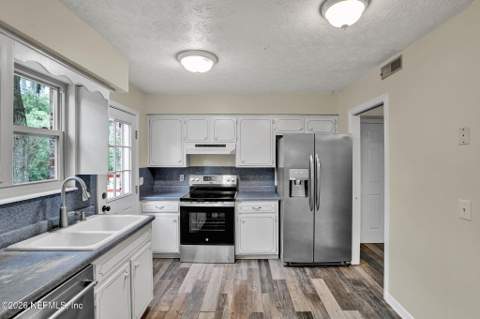 4054 Sabel Drive, Jacksonville FL - photo 7 of 48