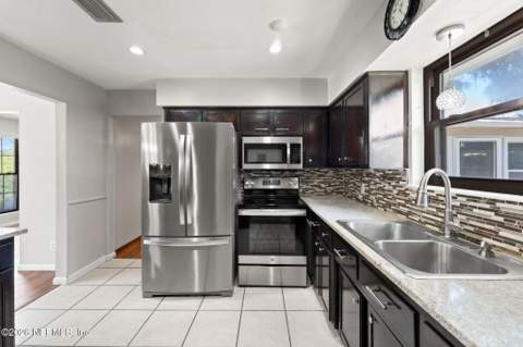 4023 Grissom Drive, Jacksonville FL - photo 9 of 27