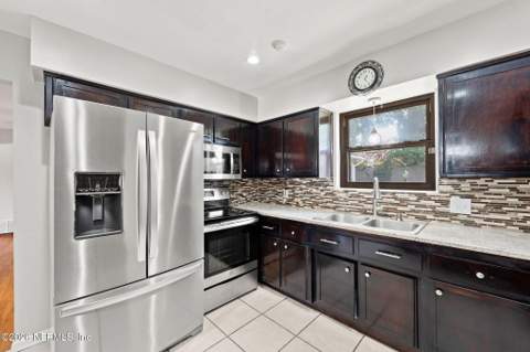 4023 Grissom Drive, Jacksonville FL - photo 10 of 27