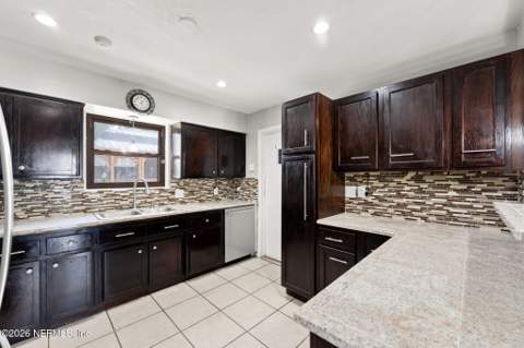 4023 Grissom Drive, Jacksonville FL - photo 11 of 27