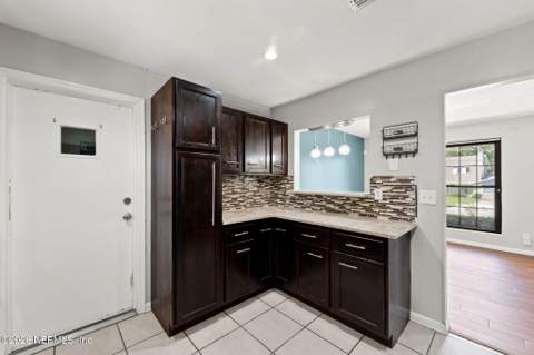 4023 Grissom Drive, Jacksonville FL - photo 12 of 27