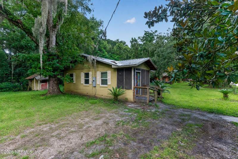 2 bedroom Single Family Residence at 5000 Railroad Avenue, Metes & Bounds, Elkton — photo 3