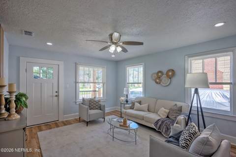 4014 Dellwood Avenue, Jacksonville FL - photo 8 of 40