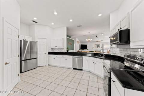 4799 Yellow Star Lane, Jacksonville FL - photo 7 of 45