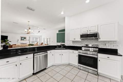 4799 Yellow Star Lane, Jacksonville FL - photo 9 of 45