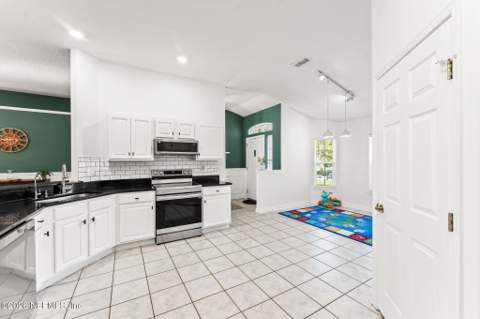 4799 Yellow Star Lane, Jacksonville FL - photo 10 of 45
