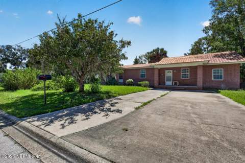 615 Walburg Street, Green Cove Springs FL - photo 11 of 76