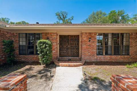 4134 Whispering Oaks Drive, Jacksonville FL - photo 6 of 68