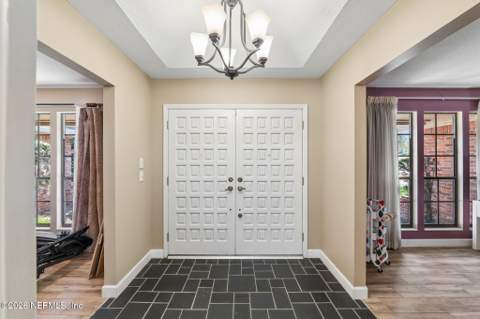 4134 Whispering Oaks Drive, Jacksonville FL - photo 7 of 68