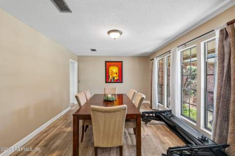 4134 Whispering Oaks Drive, Jacksonville FL - photo 13 of 68