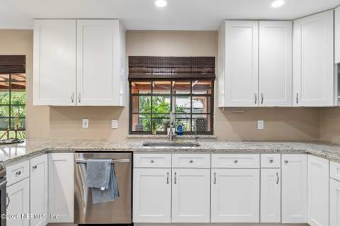 4134 Whispering Oaks Drive, Jacksonville FL - photo 19 of 68