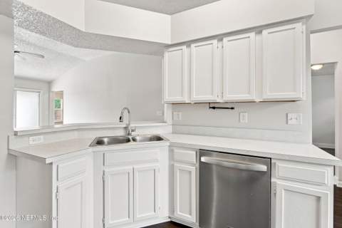8965 Bridgecreek Drive, Jacksonville FL - photo 8 of 25
