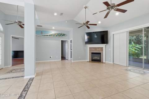 9174 Milton Drive, Jacksonville FL - photo 14 of 47