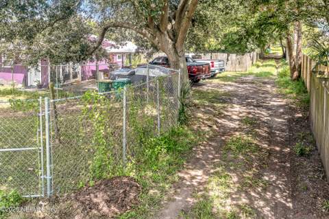 628 3rd Avenue, Jacksonville Beach FL - photo 16 of 37