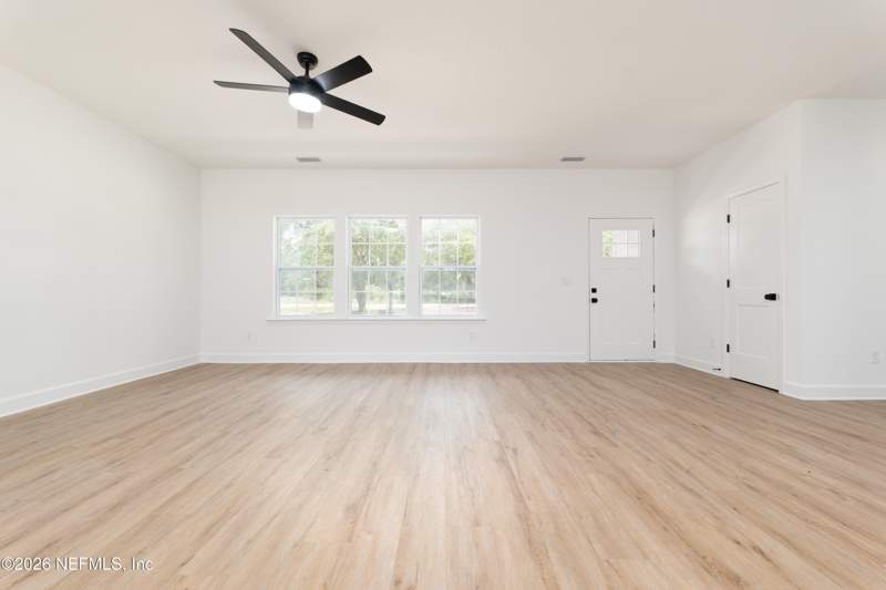 3 bedroom Single Family Residence at 4538 Mayflower Street, Section Land, Middleburg — photo 4