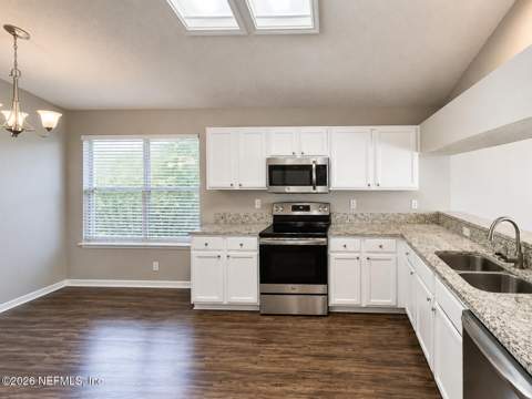 8126 Fieldside Drive, Jacksonville FL - photo 9 of 23