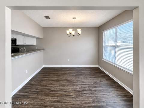 8126 Fieldside Drive, Jacksonville FL - photo 11 of 23