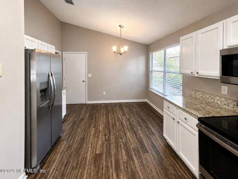 8126 Fieldside Drive, Jacksonville FL - photo 7 of 23