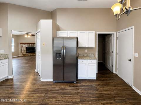 8126 Fieldside Drive, Jacksonville FL - photo 8 of 23