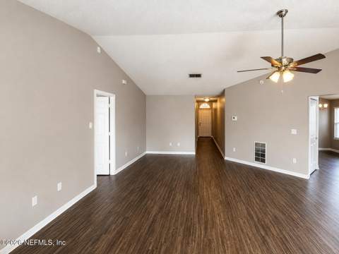8126 Fieldside Drive, Jacksonville FL - photo 6 of 23