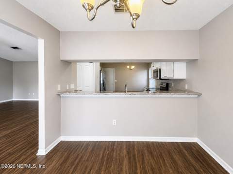8126 Fieldside Drive, Jacksonville FL - photo 10 of 23